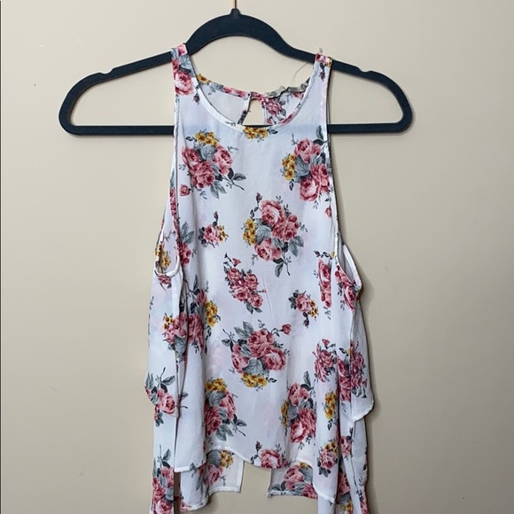 ✨2 for 15✨ Floral print tank top size medium! - Picture 1 of 5